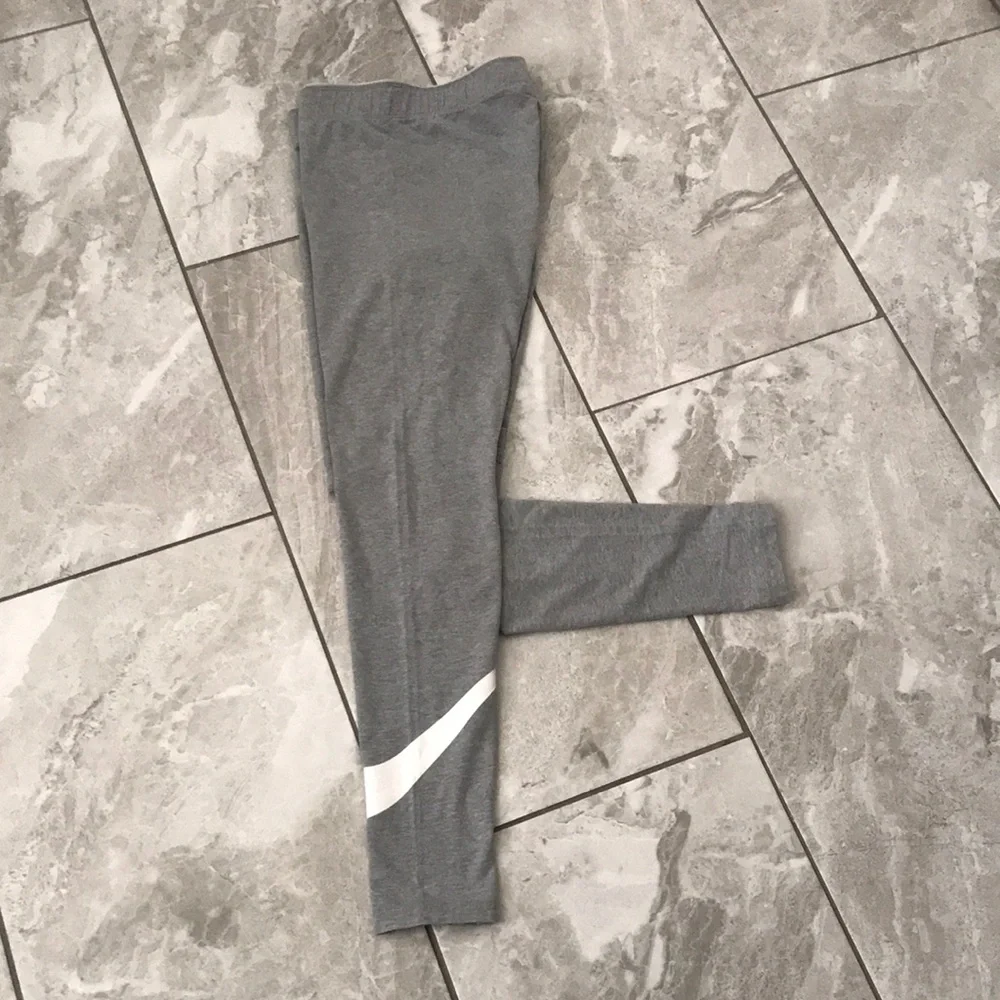 NIKE Sportswear Classics High Waist Womens Leggings | S